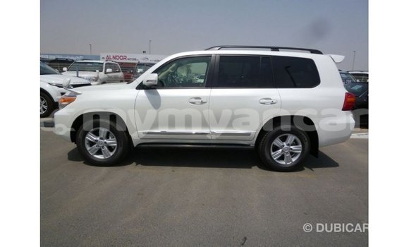 Buy Import Toyota Land Cruiser White Car in Import - Dubai in Ayeyarwady Buy Import Toyota Land Cruiser White Car in Import - Dubai in Ayeyarwady