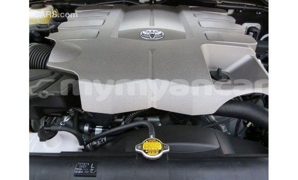 Buy Import Toyota Land Cruiser White Car in Import - Dubai in Ayeyarwady Buy Import Toyota Land Cruiser White Car in Import - Dubai in Ayeyarwady