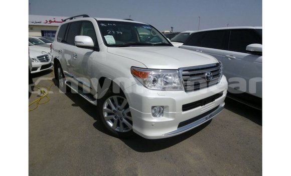 သွင်းကုန် Toyota Land Cruiser White ကား Import - Dubai Ayeyarwady သွင်းကုန် Toyota Land Cruiser White ကား Import - Dubai Ayeyarwady