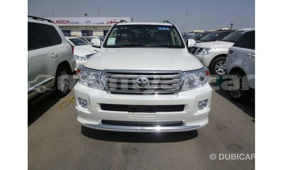 သွင်းကုန် Toyota Land Cruiser White ကား Import - Dubai Ayeyarwady သွင်းကုန် Toyota Land Cruiser White ကား Import - Dubai Ayeyarwady