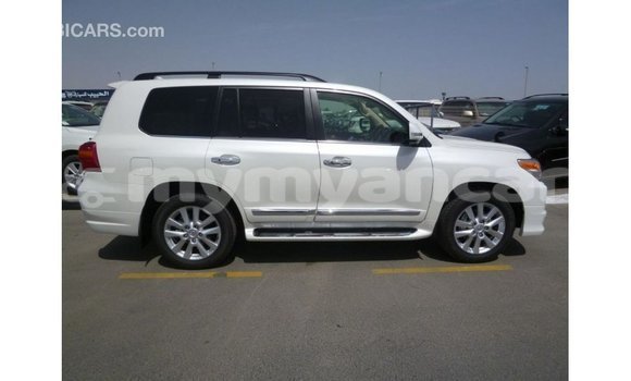 သွင်းကုန် Toyota Land Cruiser White ကား Import - Dubai Ayeyarwady သွင်းကုန် Toyota Land Cruiser White ကား Import - Dubai Ayeyarwady