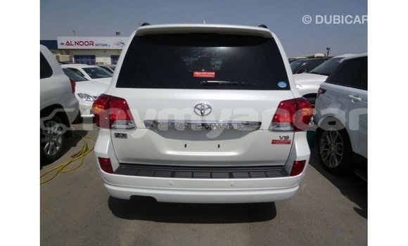 သွင်းကုန် Toyota Land Cruiser White ကား Import - Dubai Ayeyarwady သွင်းကုန် Toyota Land Cruiser White ကား Import - Dubai Ayeyarwady