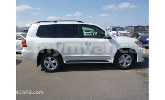 Acheter Import Voiture Toyota Land Cruiser Blanc à Import - Dubai, #<Region:0x000000000c5121b8> Acheter Import Voiture Toyota Land Cruiser Blanc à Import - Dubai, #<Region:0x000000000c5121b8>