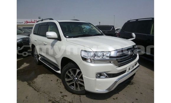 Buy Import Toyota Land Cruiser White Car in Import - Dubai in Ayeyarwady Buy Import Toyota Land Cruiser White Car in Import - Dubai in Ayeyarwady