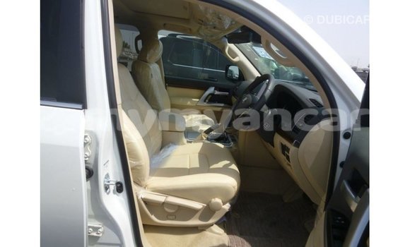 Buy Import Toyota Land Cruiser White Car in Import - Dubai in Ayeyarwady Buy Import Toyota Land Cruiser White Car in Import - Dubai in Ayeyarwady