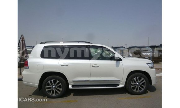 Buy Import Toyota Land Cruiser White Car in Import - Dubai in Ayeyarwady Buy Import Toyota Land Cruiser White Car in Import - Dubai in Ayeyarwady