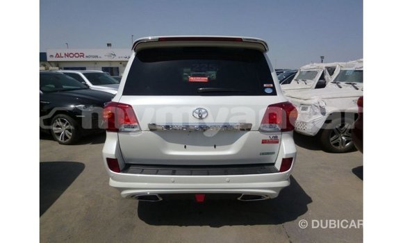 Acheter Import Voiture Toyota Land Cruiser Blanc à Import - Dubai, #<Region:0x000000000c5121b8> Acheter Import Voiture Toyota Land Cruiser Blanc à Import - Dubai, #<Region:0x000000000c5121b8>