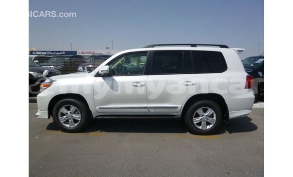 Acheter Import Voiture Toyota Land Cruiser Blanc à Import - Dubai, #<Region:0x000000000c5121b8> Acheter Import Voiture Toyota Land Cruiser Blanc à Import - Dubai, #<Region:0x000000000c5121b8>