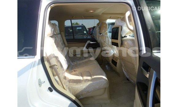 Acheter Import Voiture Toyota Land Cruiser Blanc à Import - Dubai, #<Region:0x000000000c5121b8> Acheter Import Voiture Toyota Land Cruiser Blanc à Import - Dubai, #<Region:0x000000000c5121b8>