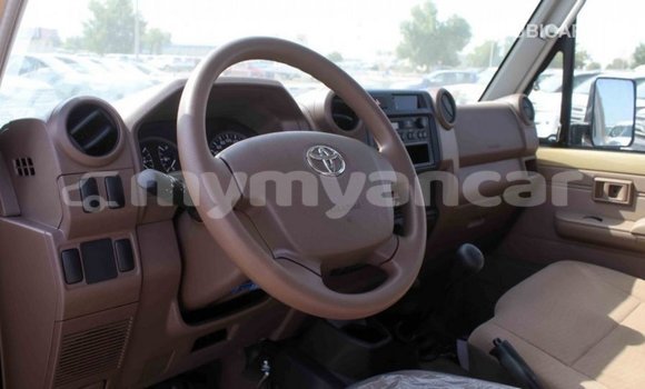 Acheter Import Voiture Toyota Land Cruiser Beige à Import - Dubai, #<Region:0x000000000c5121b8> Acheter Import Voiture Toyota Land Cruiser Beige à Import - Dubai, #<Region:0x000000000c5121b8>