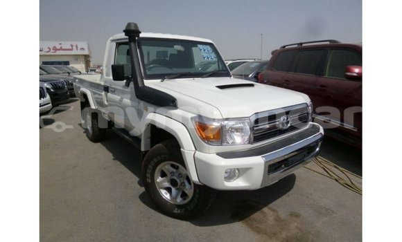 သွင်းကုန် Toyota Land Cruiser White ကား Import - Dubai Ayeyarwady သွင်းကုန် Toyota Land Cruiser White ကား Import - Dubai Ayeyarwady