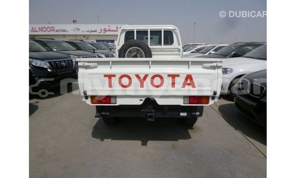 သွင်းကုန် Toyota Land Cruiser White ကား Import - Dubai Ayeyarwady သွင်းကုန် Toyota Land Cruiser White ကား Import - Dubai Ayeyarwady