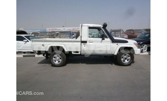 သွင်းကုန် Toyota Land Cruiser White ကား Import - Dubai Ayeyarwady သွင်းကုန် Toyota Land Cruiser White ကား Import - Dubai Ayeyarwady