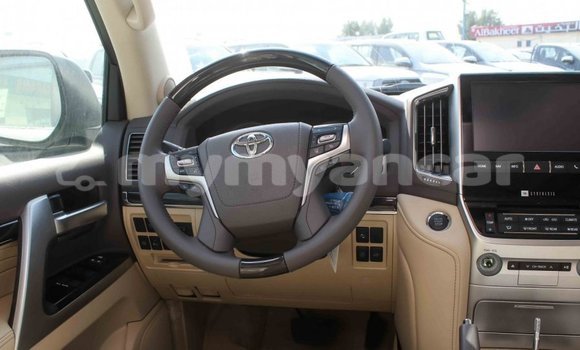 Buy Import Toyota Hilux Other Car in Import - Dubai in Ayeyarwady Buy Import Toyota Hilux Other Car in Import - Dubai in Ayeyarwady
