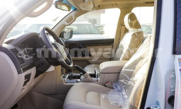Buy Import Toyota Land Cruiser White Car in Import - Dubai in Ayeyarwady Buy Import Toyota Land Cruiser White Car in Import - Dubai in Ayeyarwady