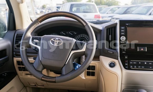 Buy Import Toyota Land Cruiser White Car in Import - Dubai in Ayeyarwady Buy Import Toyota Land Cruiser White Car in Import - Dubai in Ayeyarwady
