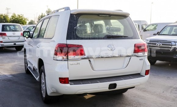 Buy Import Toyota Land Cruiser White Car in Import - Dubai in Ayeyarwady Buy Import Toyota Land Cruiser White Car in Import - Dubai in Ayeyarwady