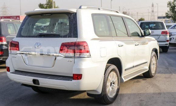 Buy Import Toyota Land Cruiser White Car in Import - Dubai in Ayeyarwady Buy Import Toyota Land Cruiser White Car in Import - Dubai in Ayeyarwady
