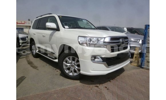 သွင်းကုန် Toyota Land Cruiser White ကား Import - Dubai Ayeyarwady သွင်းကုန် Toyota Land Cruiser White ကား Import - Dubai Ayeyarwady
