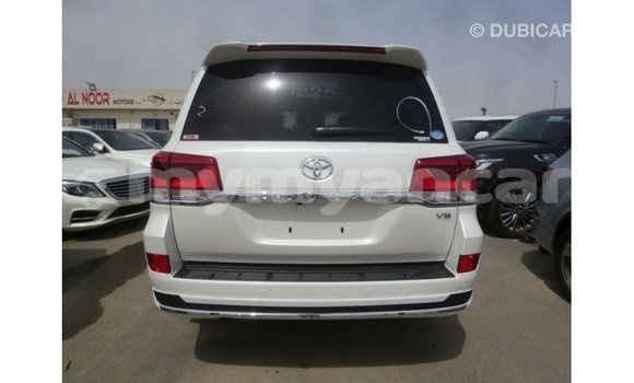 သွင်းကုန် Toyota Land Cruiser White ကား Import - Dubai Ayeyarwady သွင်းကုန် Toyota Land Cruiser White ကား Import - Dubai Ayeyarwady