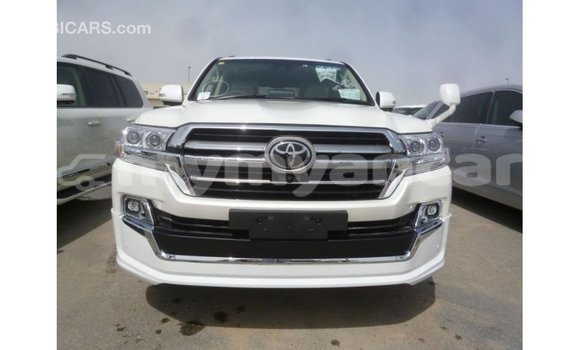 သွင်းကုန် Toyota Land Cruiser White ကား Import - Dubai Ayeyarwady သွင်းကုန် Toyota Land Cruiser White ကား Import - Dubai Ayeyarwady