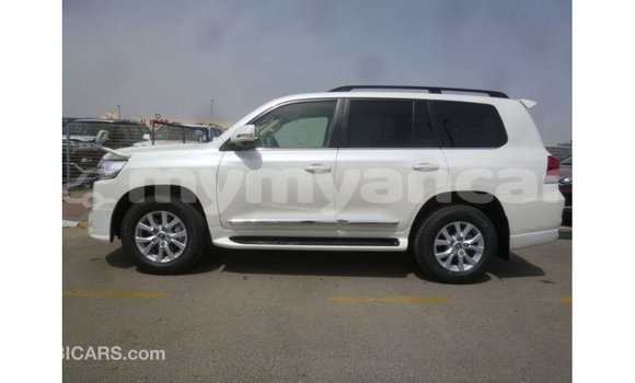 သွင်းကုန် Toyota Land Cruiser White ကား Import - Dubai Ayeyarwady သွင်းကုန် Toyota Land Cruiser White ကား Import - Dubai Ayeyarwady