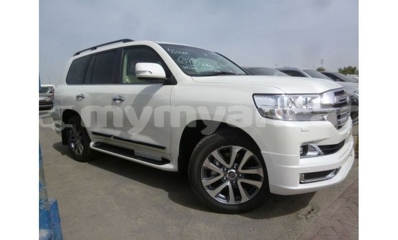 သွင်းကုန် Toyota Land Cruiser White ကား Import - Dubai Ayeyarwady သွင်းကုန် Toyota Land Cruiser White ကား Import - Dubai Ayeyarwady
