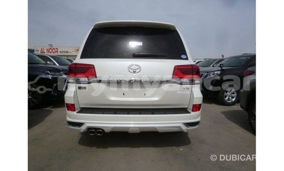 သွင်းကုန် Toyota Land Cruiser White ကား Import - Dubai Ayeyarwady သွင်းကုန် Toyota Land Cruiser White ကား Import - Dubai Ayeyarwady