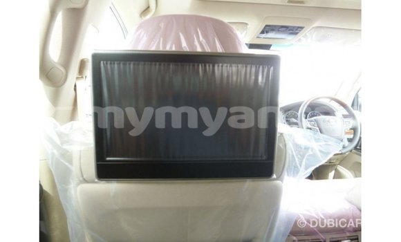 သွင်းကုန် Toyota Land Cruiser White ကား Import - Dubai Ayeyarwady သွင်းကုန် Toyota Land Cruiser White ကား Import - Dubai Ayeyarwady