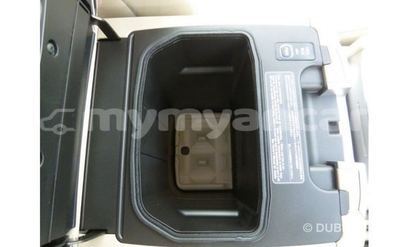 သွင်းကုန် Toyota Land Cruiser White ကား Import - Dubai Ayeyarwady သွင်းကုန် Toyota Land Cruiser White ကား Import - Dubai Ayeyarwady