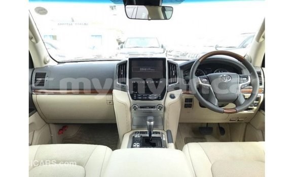Acheter Import Voiture Toyota Land Cruiser Blanc à Import - Dubai, #<Region:0x000000000c5121b8> Acheter Import Voiture Toyota Land Cruiser Blanc à Import - Dubai, #<Region:0x000000000c5121b8>
