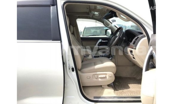 Acheter Import Voiture Toyota Land Cruiser Blanc à Import - Dubai, #<Region:0x000000000c5121b8> Acheter Import Voiture Toyota Land Cruiser Blanc à Import - Dubai, #<Region:0x000000000c5121b8>