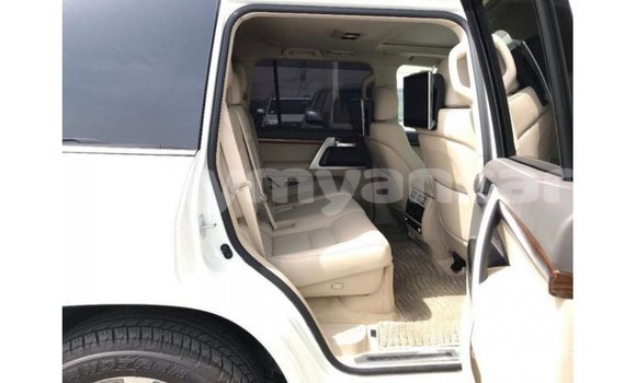 Acheter Import Voiture Toyota Land Cruiser Blanc à Import - Dubai, #<Region:0x000000000c5121b8> Acheter Import Voiture Toyota Land Cruiser Blanc à Import - Dubai, #<Region:0x000000000c5121b8>