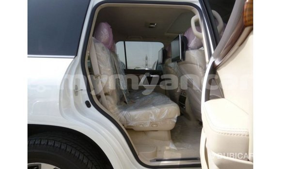 Acheter Import Voiture Toyota Land Cruiser Blanc à Import - Dubai, #<Region:0x000000000c5121b8> Acheter Import Voiture Toyota Land Cruiser Blanc à Import - Dubai, #<Region:0x000000000c5121b8>