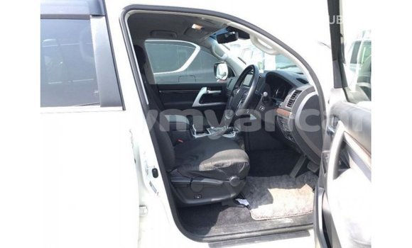 Acheter Import Voiture Toyota Land Cruiser Blanc à Import - Dubai, #<Region:0x000000000c5121b8> Acheter Import Voiture Toyota Land Cruiser Blanc à Import - Dubai, #<Region:0x000000000c5121b8>