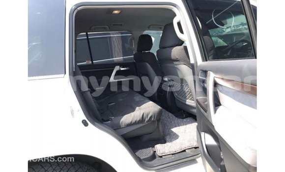Acheter Import Voiture Toyota Land Cruiser Blanc à Import - Dubai, #<Region:0x000000000c5121b8> Acheter Import Voiture Toyota Land Cruiser Blanc à Import - Dubai, #<Region:0x000000000c5121b8>