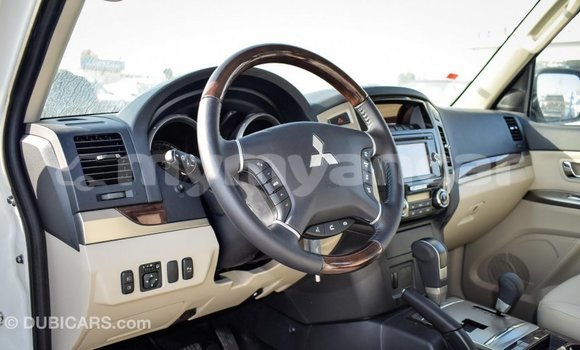 သွင်းကုန် Mitsubishi Pajero White ကား Import - Dubai Ayeyarwady သွင်းကုန် Mitsubishi Pajero White ကား Import - Dubai Ayeyarwady