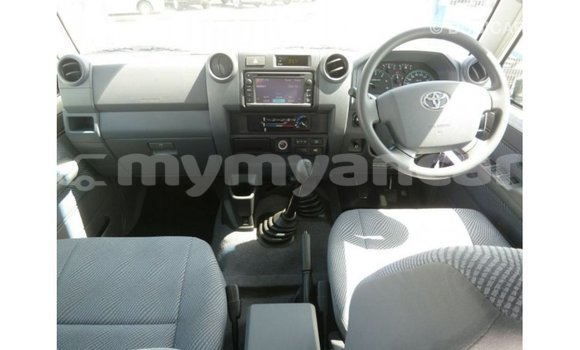 သွင်းကုန် Toyota Land Cruiser White ကား Import - Dubai Ayeyarwady သွင်းကုန် Toyota Land Cruiser White ကား Import - Dubai Ayeyarwady
