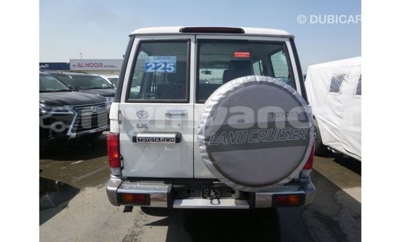 သွင်းကုန် Toyota Land Cruiser White ကား Import - Dubai Ayeyarwady သွင်းကုန် Toyota Land Cruiser White ကား Import - Dubai Ayeyarwady