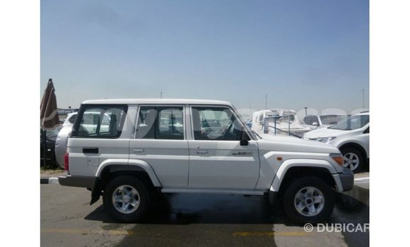 သွင်းကုန် Toyota Land Cruiser White ကား Import - Dubai Ayeyarwady သွင်းကုန် Toyota Land Cruiser White ကား Import - Dubai Ayeyarwady