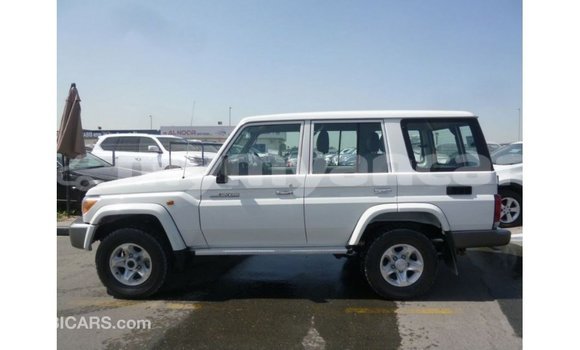 သွင်းကုန် Toyota Land Cruiser White ကား Import - Dubai Ayeyarwady သွင်းကုန် Toyota Land Cruiser White ကား Import - Dubai Ayeyarwady