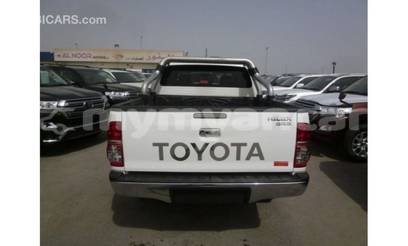 သွင်းကုန် Toyota Hilux White ကား Import - Dubai Ayeyarwady သွင်းကုန် Toyota Hilux White ကား Import - Dubai Ayeyarwady