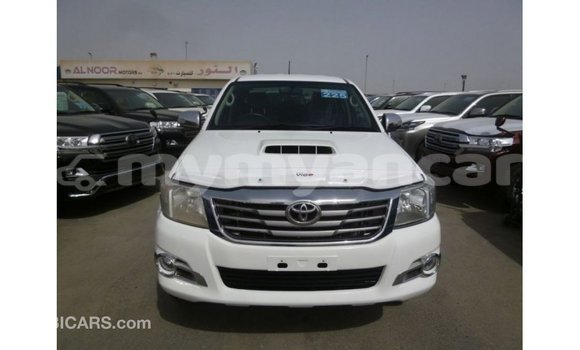 သွင်းကုန် Toyota Hilux White ကား Import - Dubai Ayeyarwady သွင်းကုန် Toyota Hilux White ကား Import - Dubai Ayeyarwady