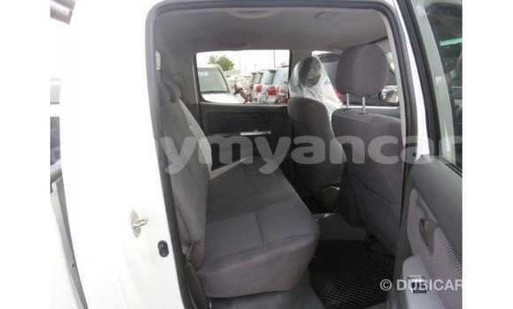 သွင်းကုန် Toyota Hilux White ကား Import - Dubai Ayeyarwady သွင်းကုန် Toyota Hilux White ကား Import - Dubai Ayeyarwady