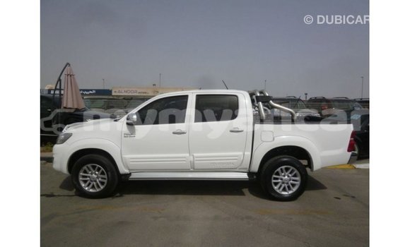 သွင်းကုန် Toyota Hilux White ကား Import - Dubai Ayeyarwady သွင်းကုန် Toyota Hilux White ကား Import - Dubai Ayeyarwady