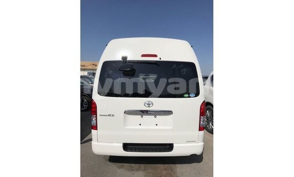 သွင်းကုန် Toyota Hiace White ကား Import - Dubai Ayeyarwady သွင်းကုန် Toyota Hiace White ကား Import - Dubai Ayeyarwady