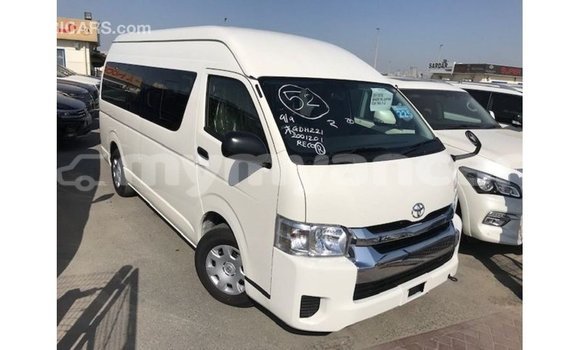 သွင်းကုန် Toyota Hiace White ကား Import - Dubai Ayeyarwady သွင်းကုန် Toyota Hiace White ကား Import - Dubai Ayeyarwady