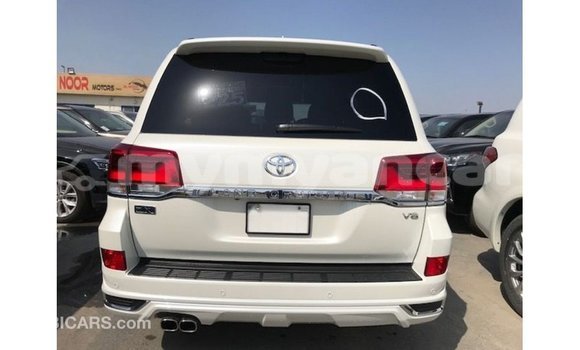 သွင်းကုန် Toyota Land Cruiser White ကား Import - Dubai Ayeyarwady သွင်းကုန် Toyota Land Cruiser White ကား Import - Dubai Ayeyarwady