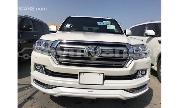 သွင်းကုန် Toyota Land Cruiser White ကား Import - Dubai Ayeyarwady သွင်းကုန် Toyota Land Cruiser White ကား Import - Dubai Ayeyarwady