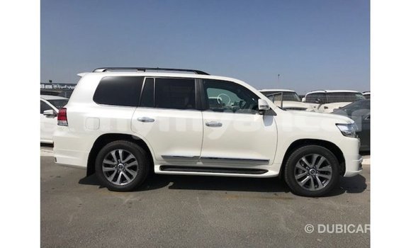 သွင်းကုန် Toyota Land Cruiser White ကား Import - Dubai Ayeyarwady သွင်းကုန် Toyota Land Cruiser White ကား Import - Dubai Ayeyarwady